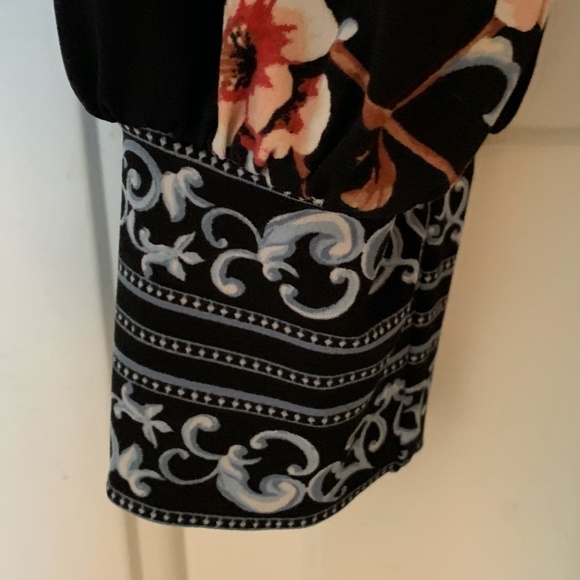 NWOT White House Black Market Floral Dress Cuffed - Picture 4 of 6